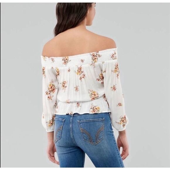 Hollister off the shoulder top! Cream w/orange floral pattern Size Medium NWT - Picture 3 of 5